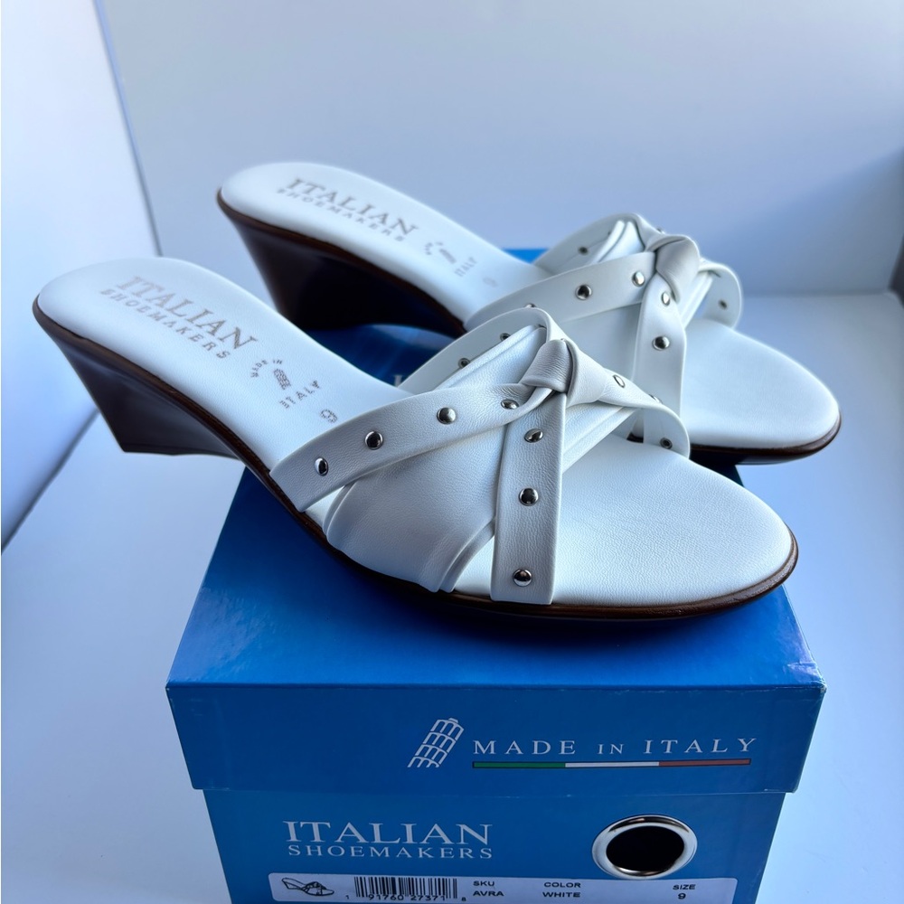 NIB Italian Shoemakers Avra Women’s White Wedge Sandals - Size 9